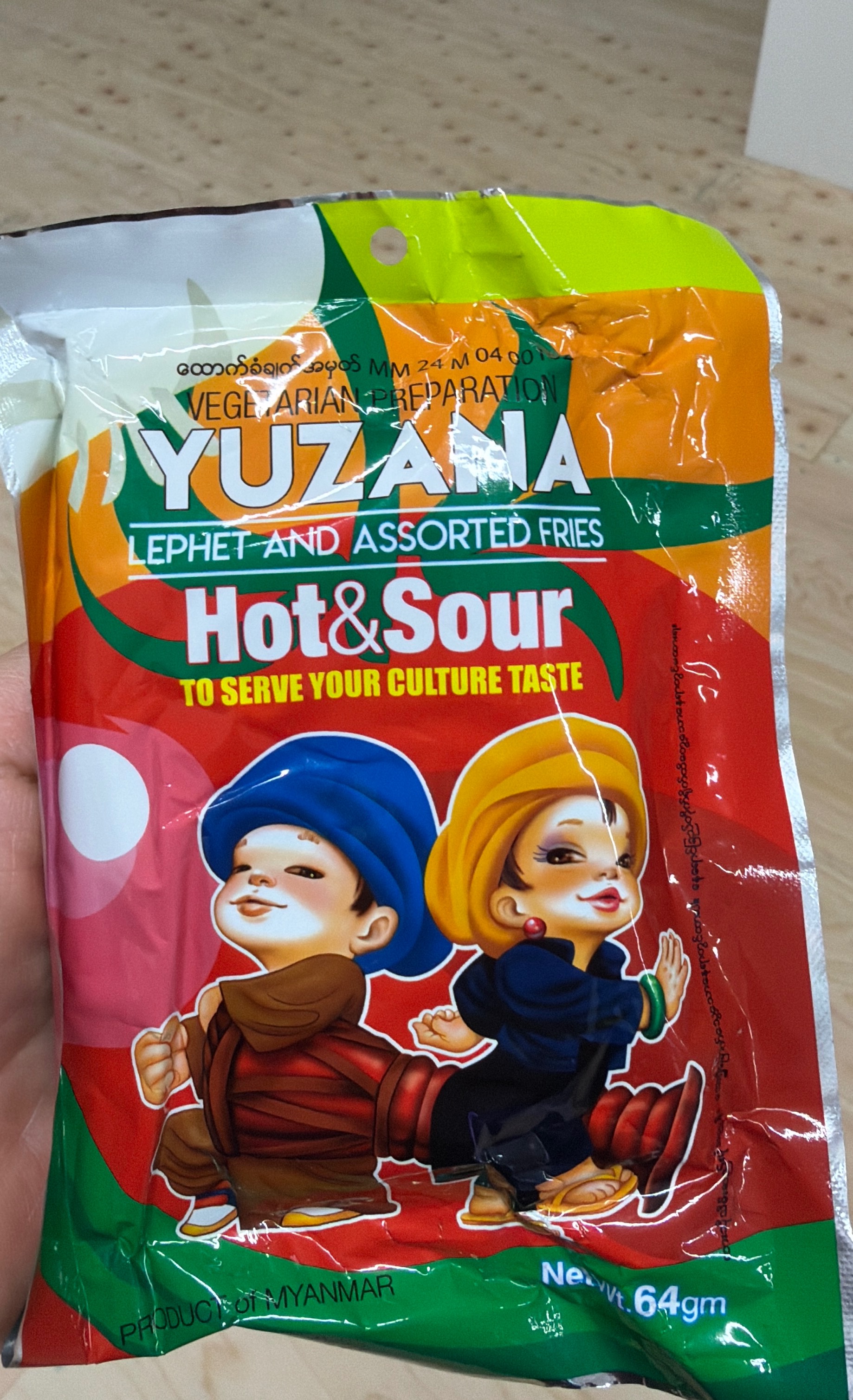 YUZANA လက်ဖက်နှင့်အကြော်စုံ 64g